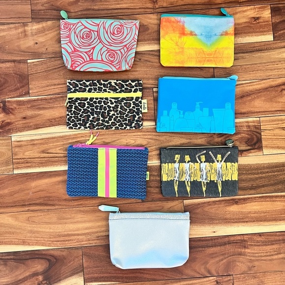 Lot of 7 Small Travel Makeup Toiletry Cosmetic Bags - Picture 2 of 3